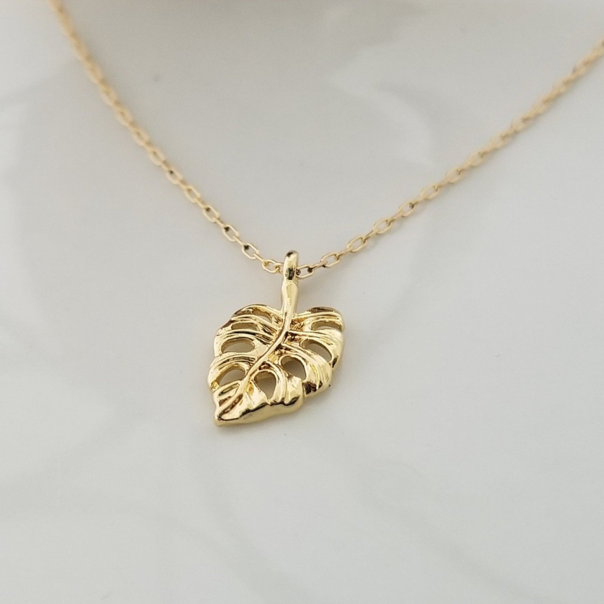 Dainty Palm Leaf Necklace - Gold